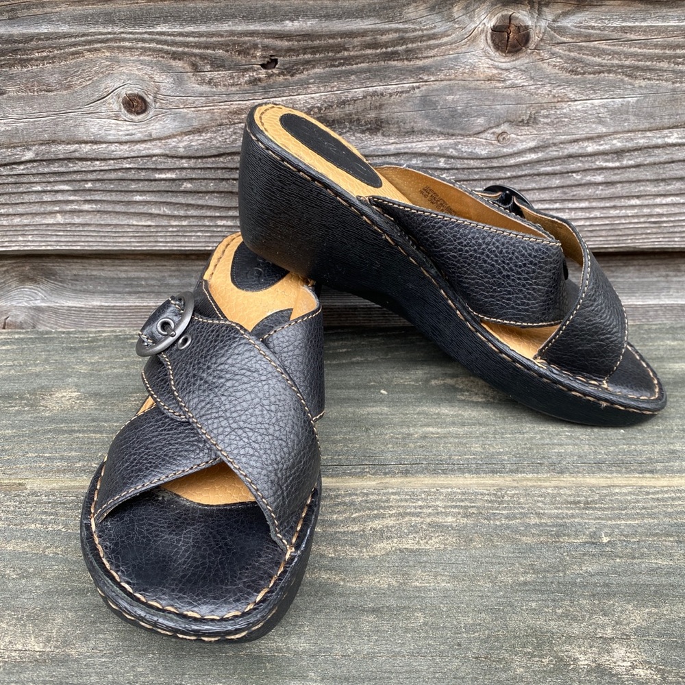 B.O.C. Black Leather Wedge Sandals With Buckle